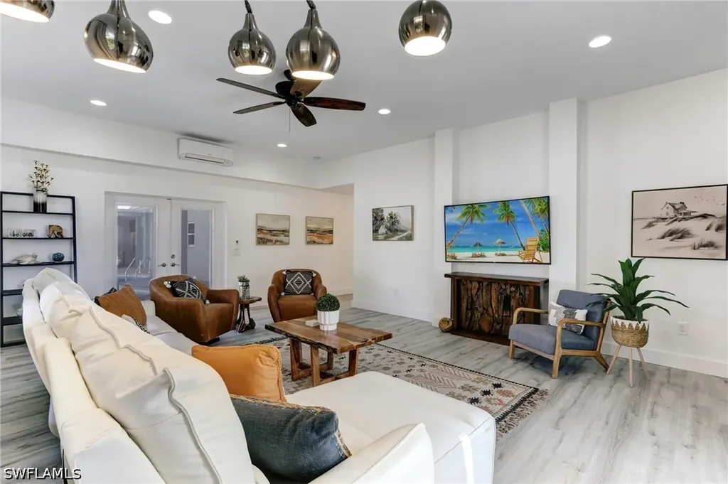 10842 Vanderbilt Drive Naples FL 34108