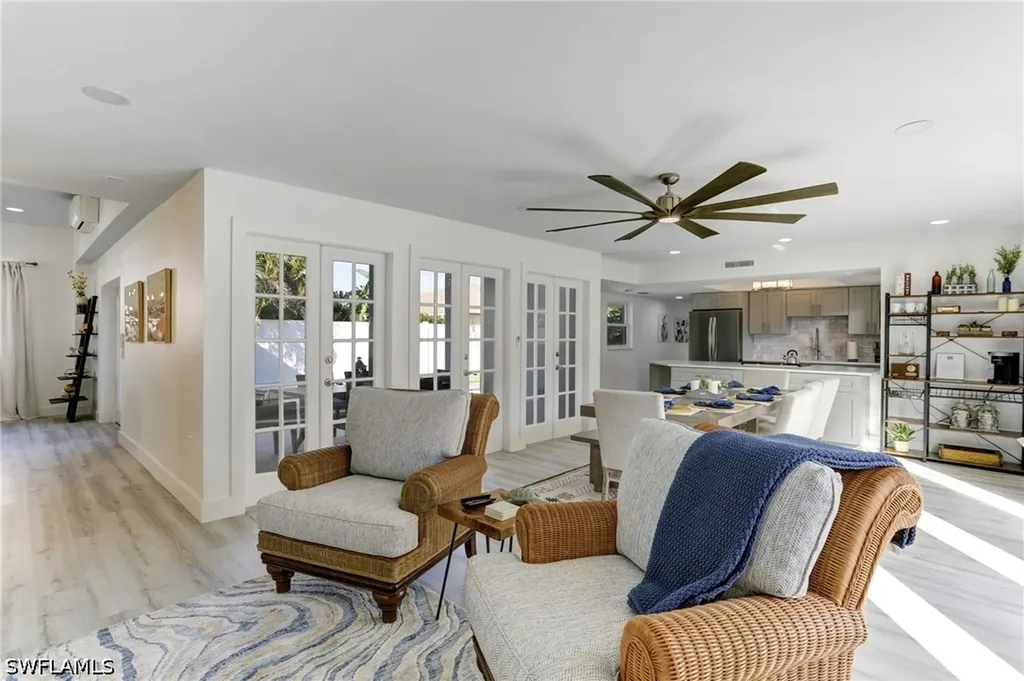 10842 Vanderbilt Drive Naples FL 34108