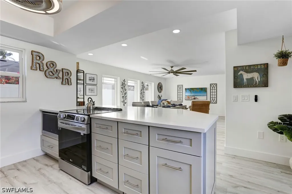 10842 Vanderbilt Drive Naples FL 34108