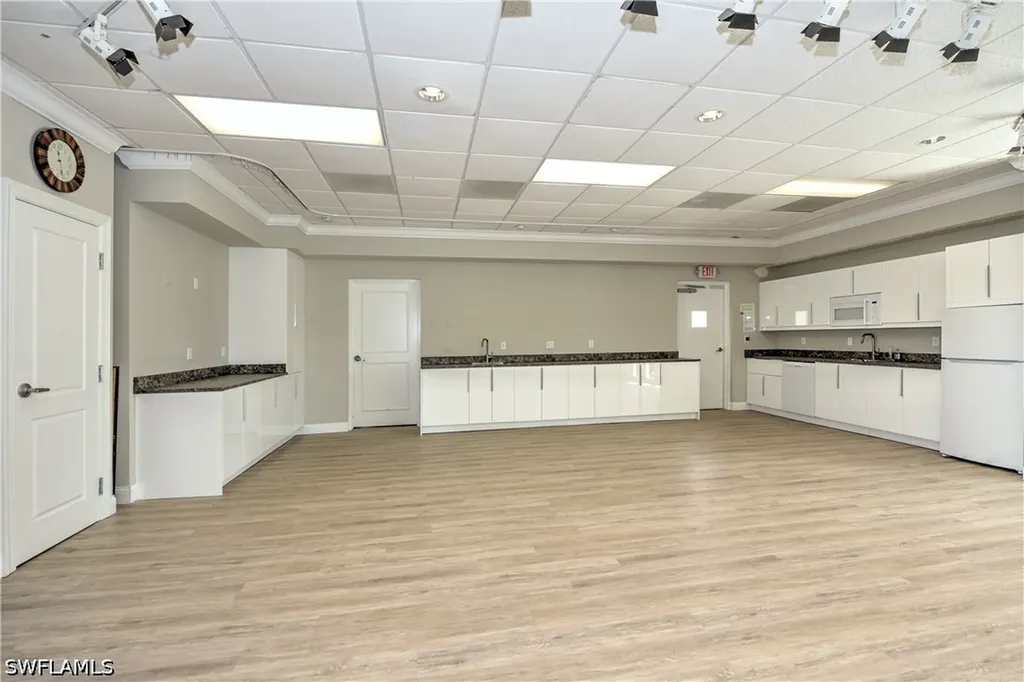 490 Broad Avenue S Naples FL 34102