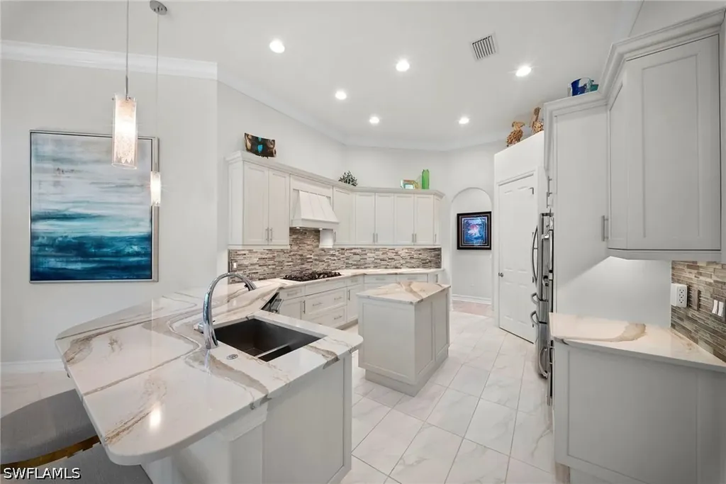 6449 Costa Circle Naples FL 34113