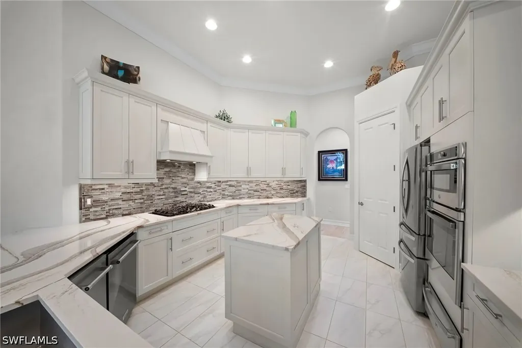 6449 Costa Circle Naples FL 34113