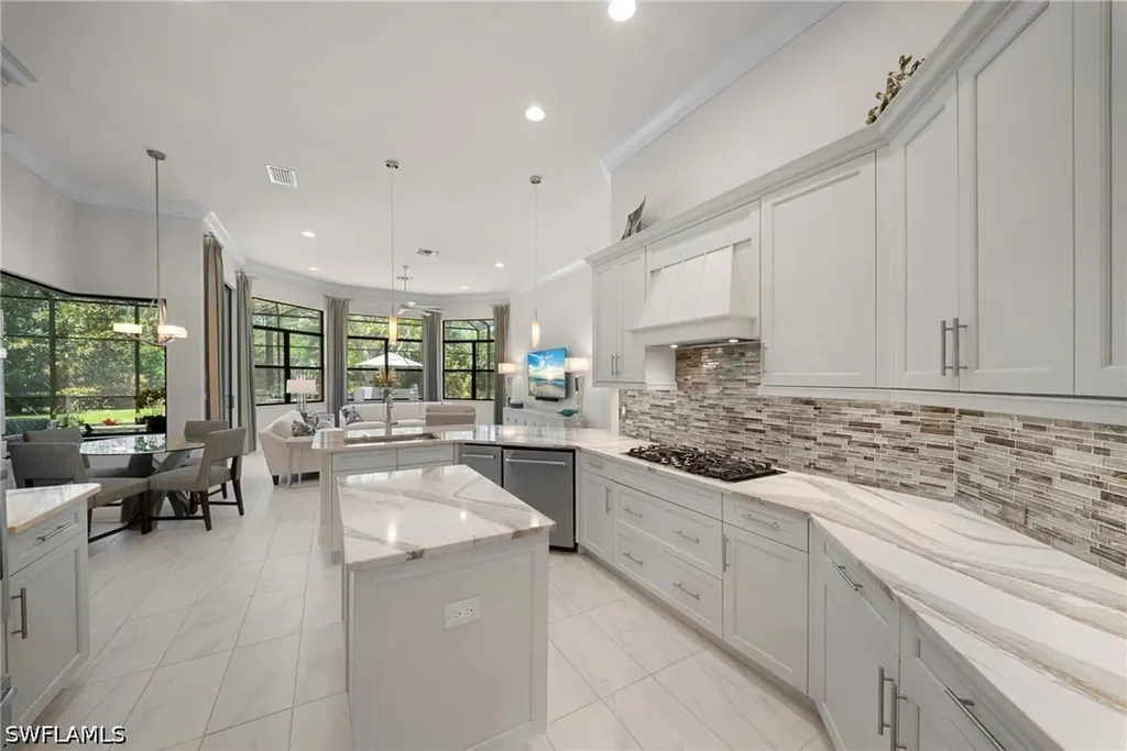 6449 Costa Circle Naples FL 34113