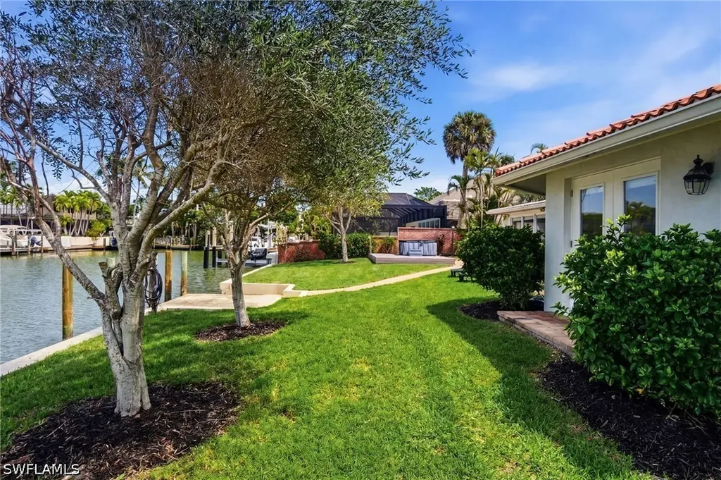 455 Bayside Avenue Naples FL 34108