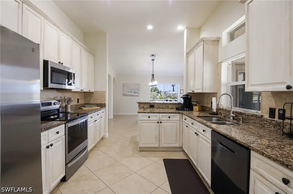 2534 NE 20th Court Cape Coral FL 33909
