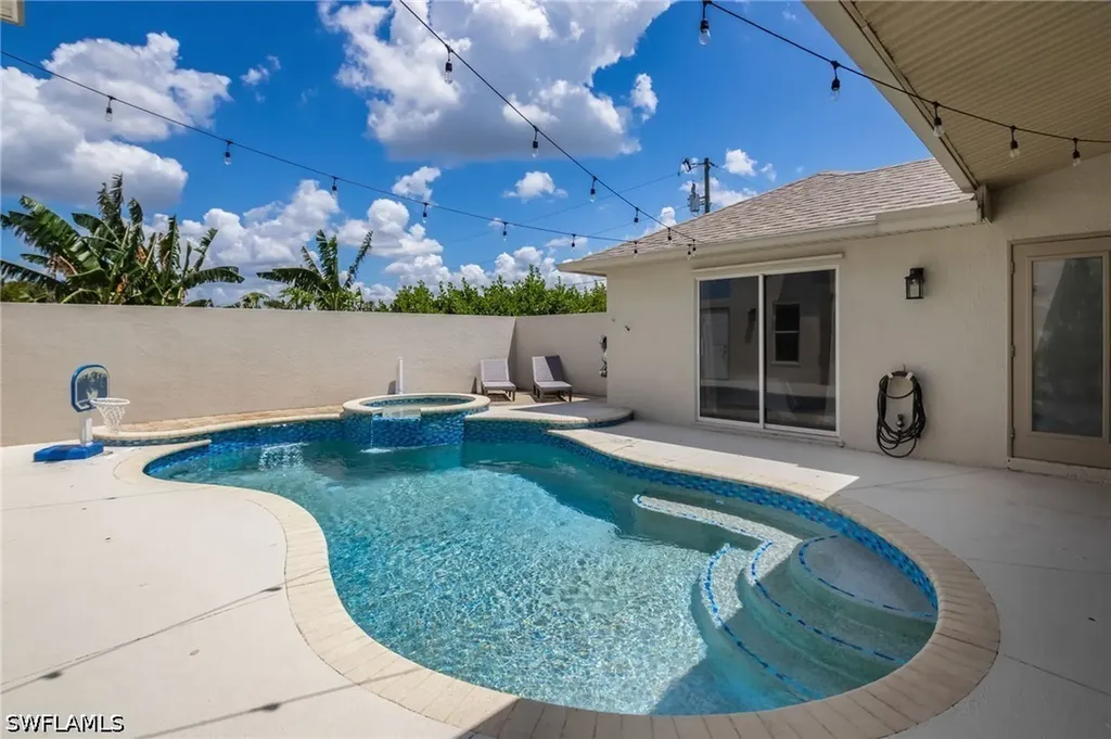2534 NE 20th Court Cape Coral FL 33909