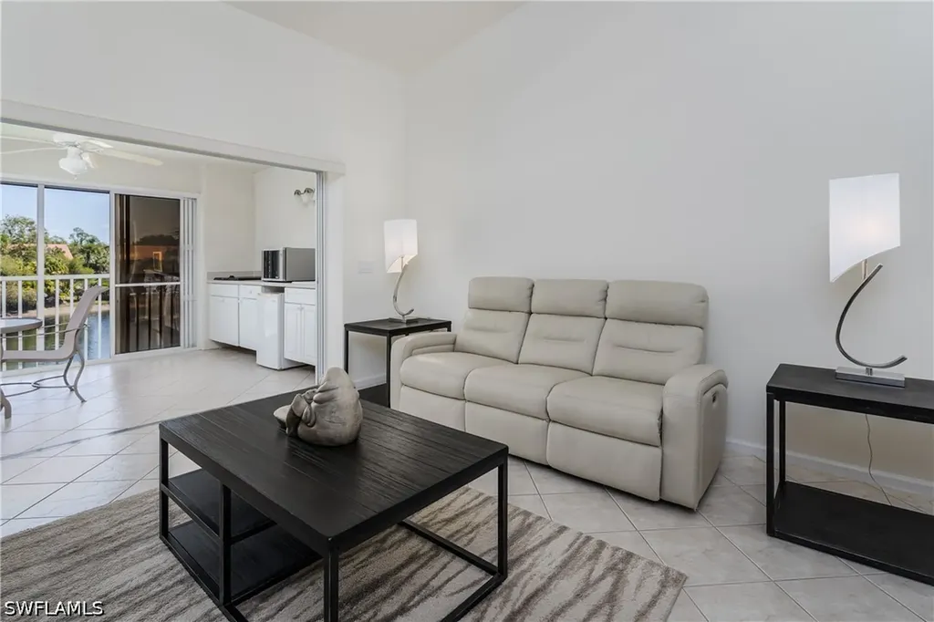 6830 Beach Resort Drive Naples FL 34114