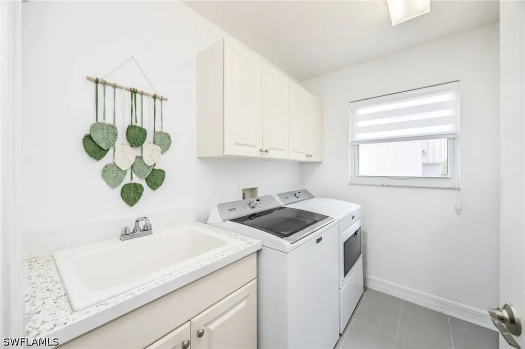 1671 Triangle Palm Terrace Naples FL 34119