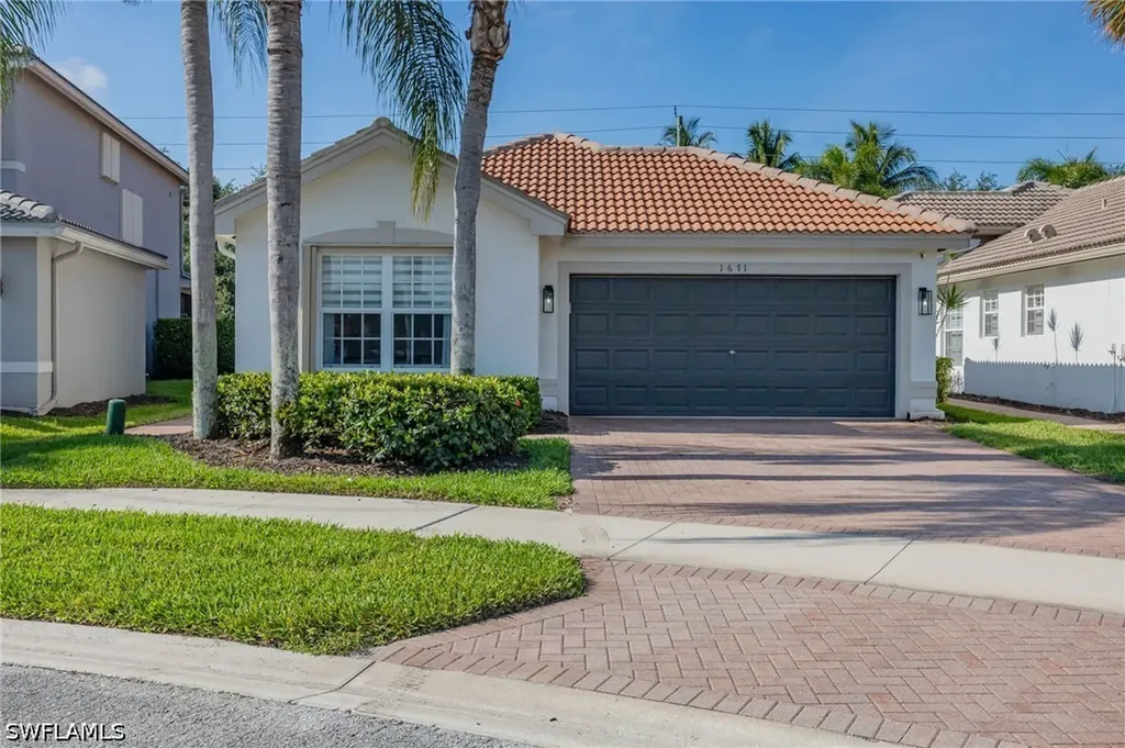 1671 Triangle Palm Terrace Naples FL 34119