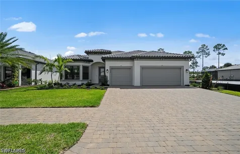 2082 Don Benito Way Naples FL 34120