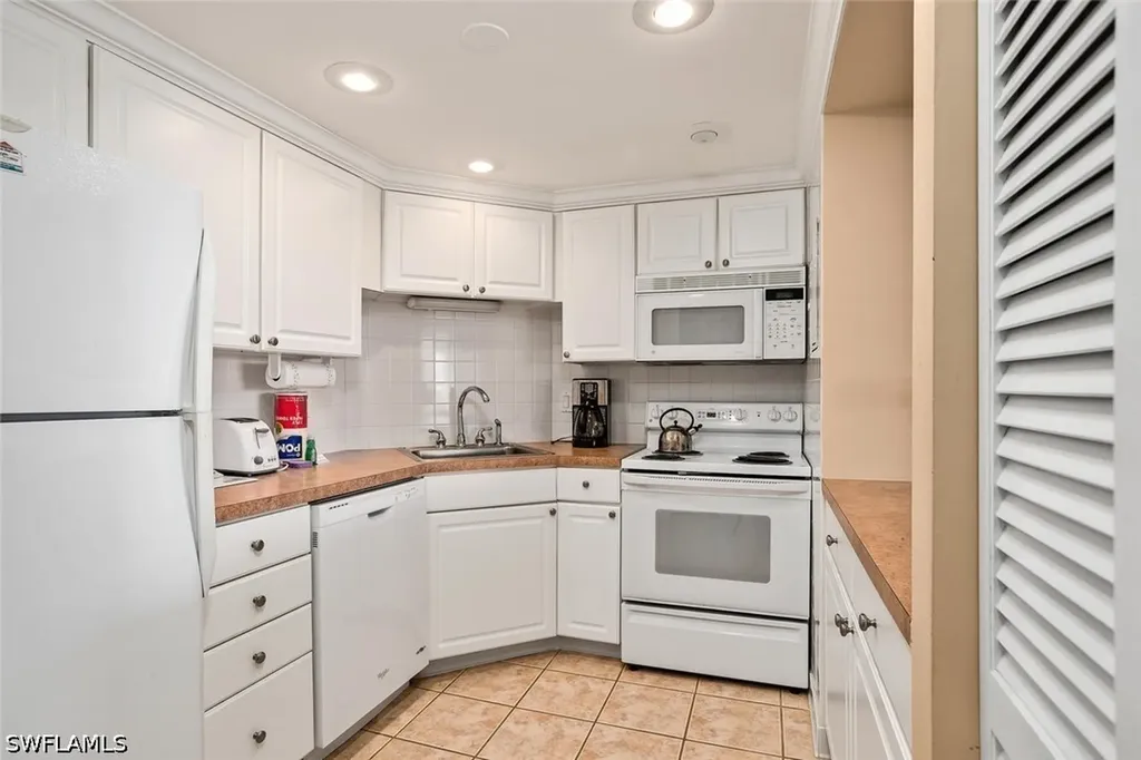 3 Bluebill Avenue Naples FL 34108-1743