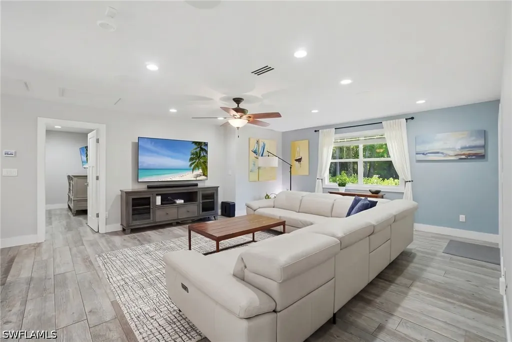 421 14th Avenue NW Naples FL 34120