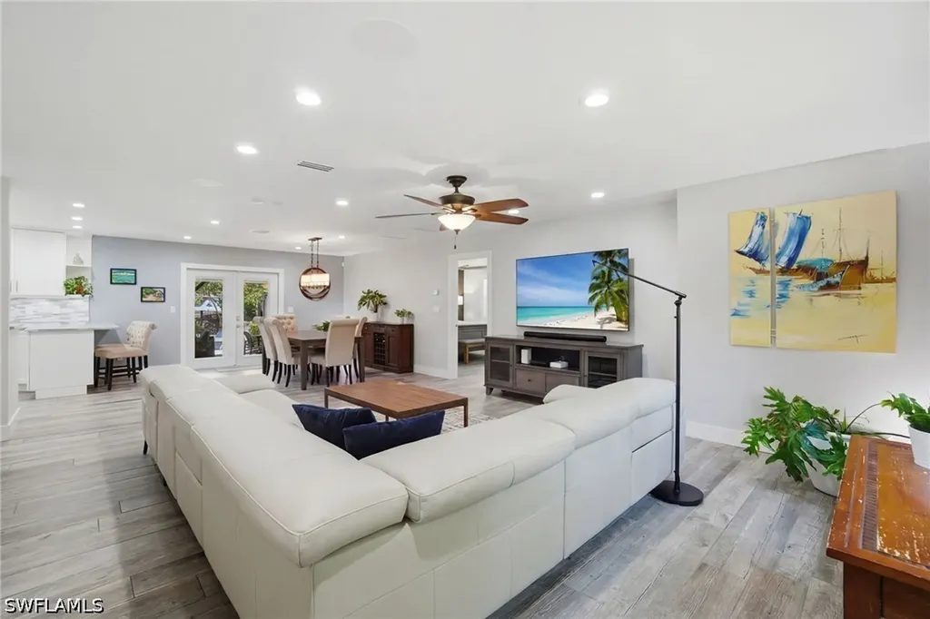 421 14th Avenue NW Naples FL 34120