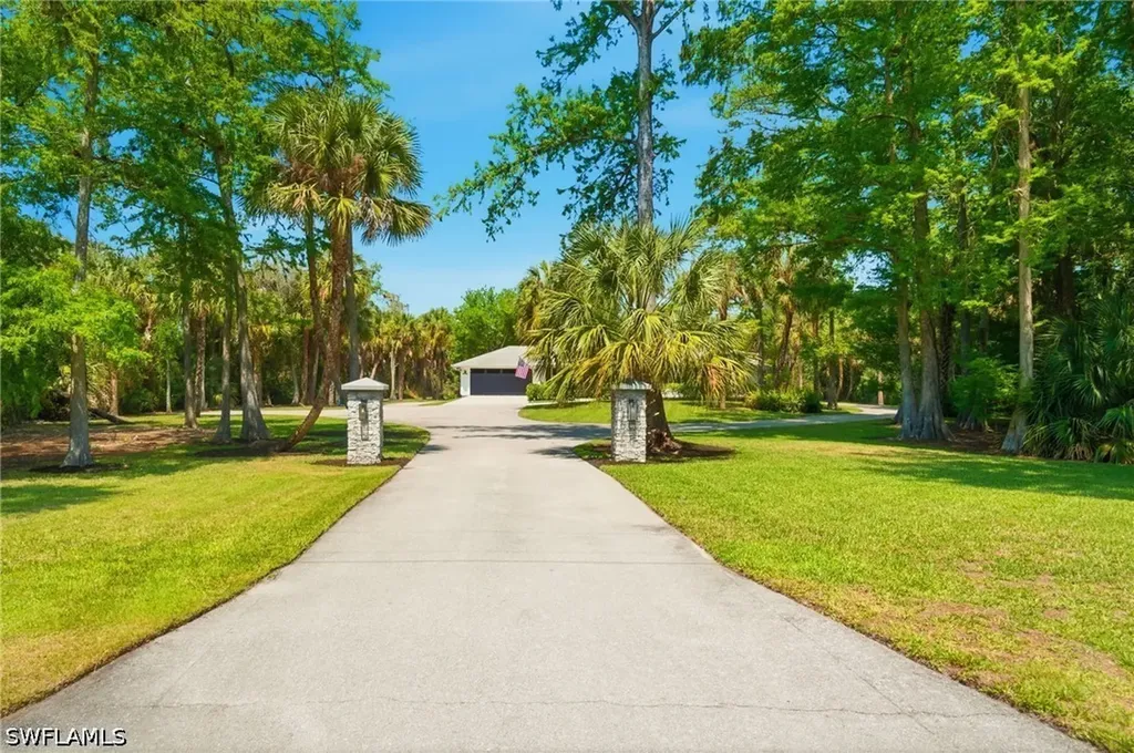 421 14th Avenue NW Naples FL 34120