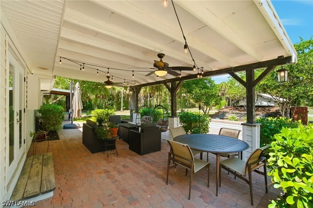 421 14th Avenue NW Naples FL 34120