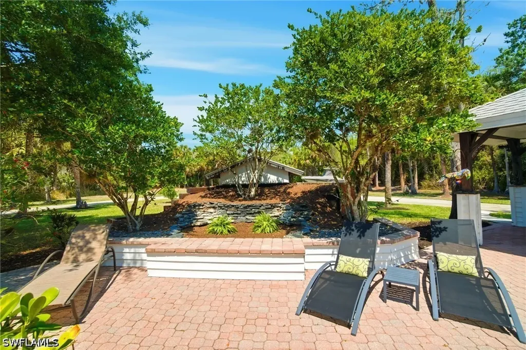 421 14th Avenue NW Naples FL 34120