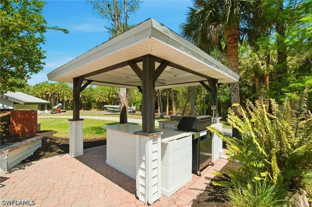 421 14th Avenue NW Naples FL 34120