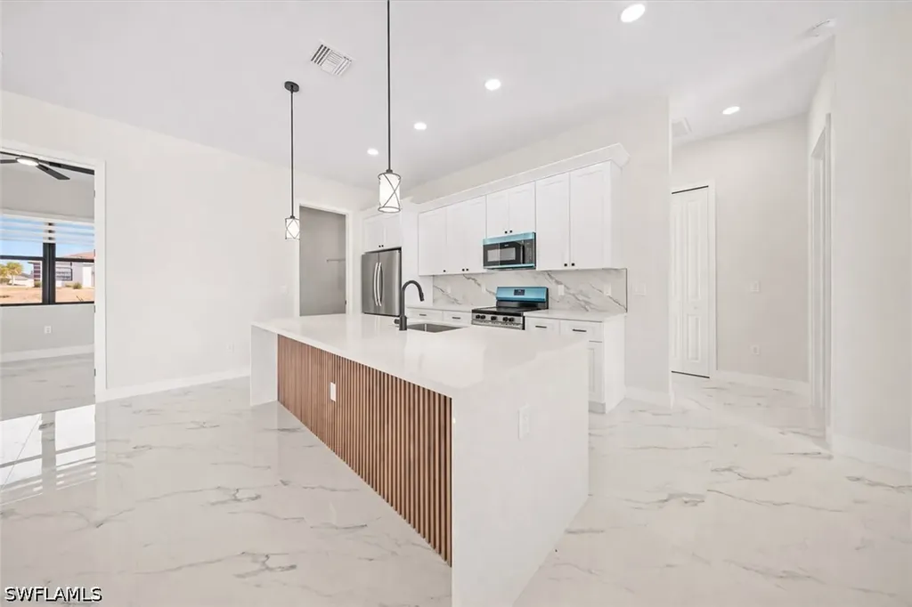 122 NE 11th Terrace Cape Coral FL 33909