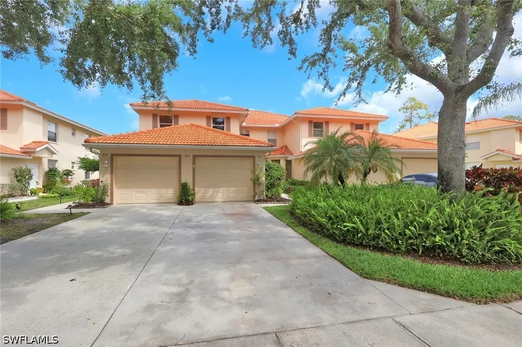 320 Robin Hood Circle Naples FL 34104