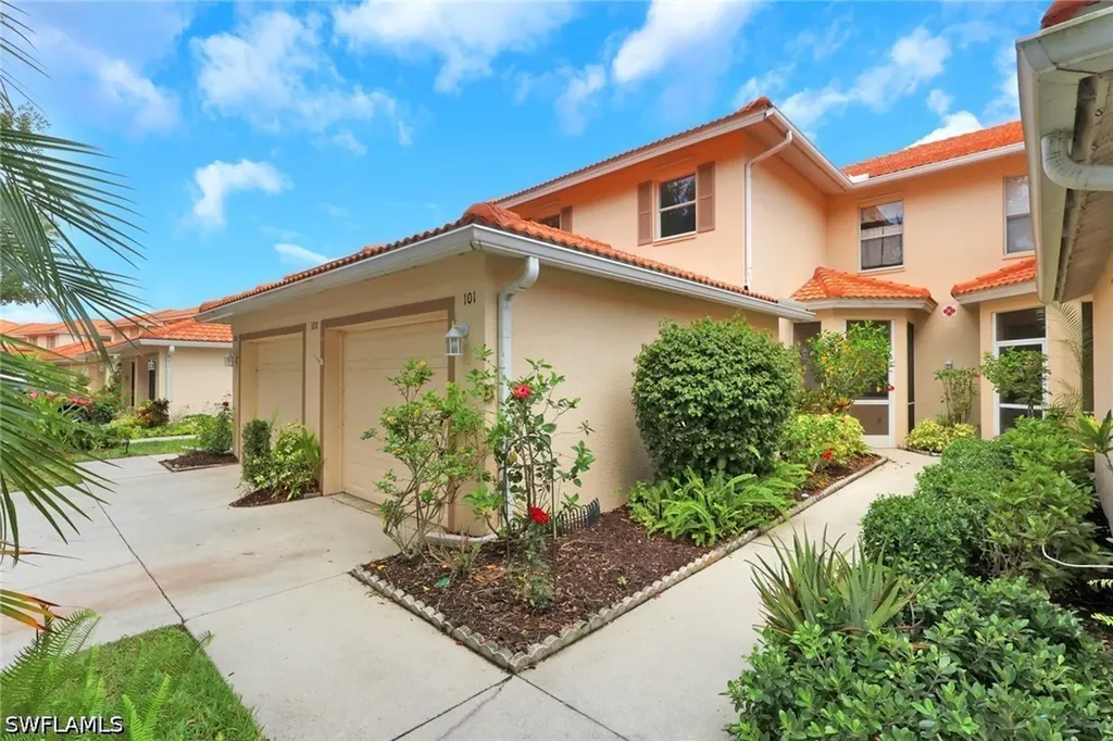 320 Robin Hood Circle Naples FL 34104