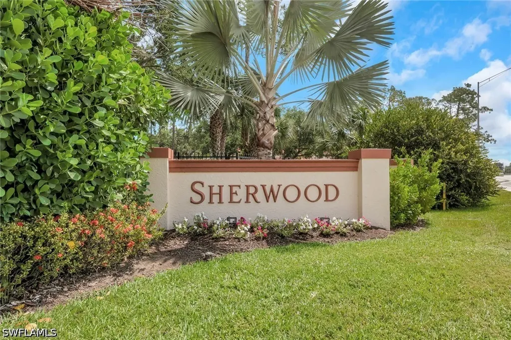 320 Robin Hood Circle Naples FL 34104