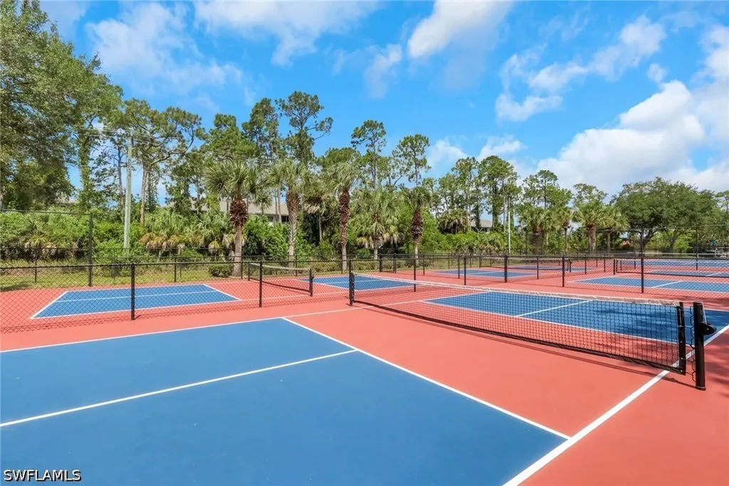 320 Robin Hood Circle Naples FL 34104