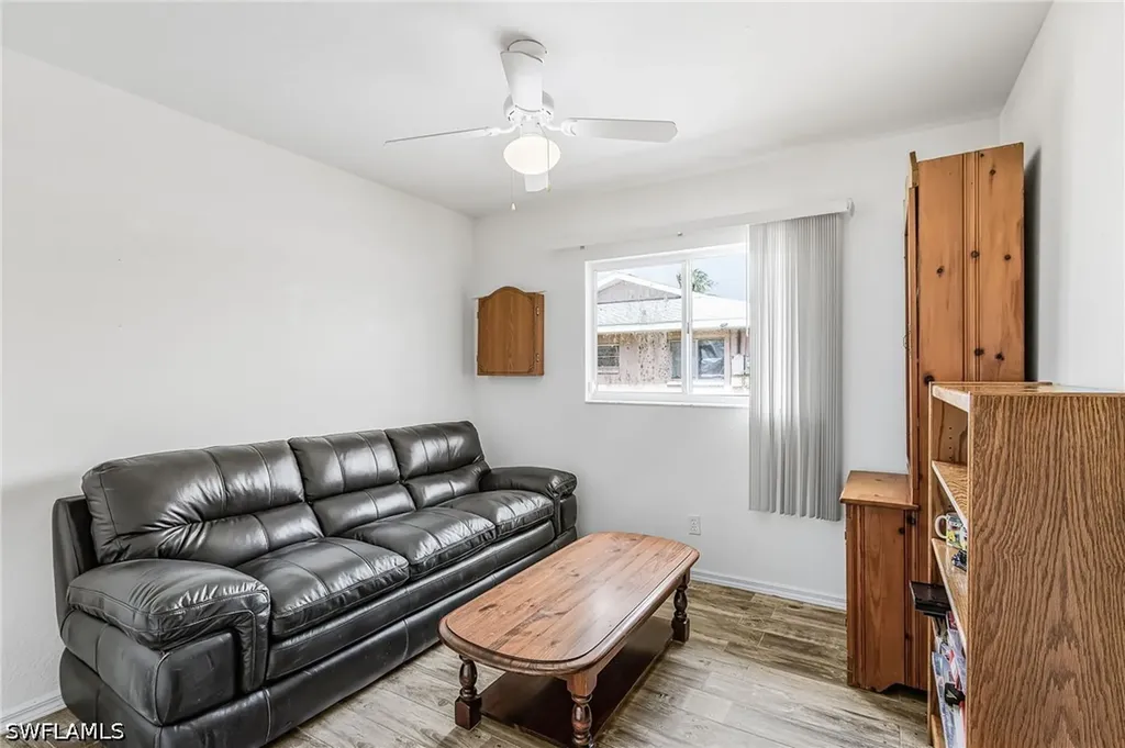 1215 SE 27th Street Cape Coral FL 33904