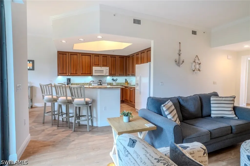 1045 Sandpiper Street Naples FL 34102