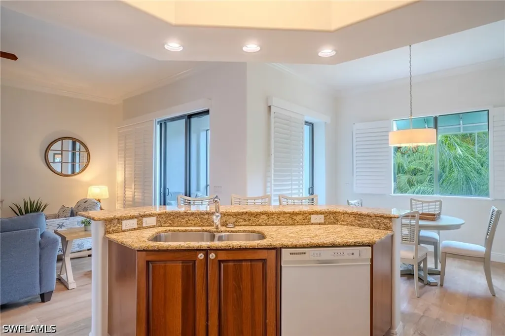 1045 Sandpiper Street Naples FL 34102
