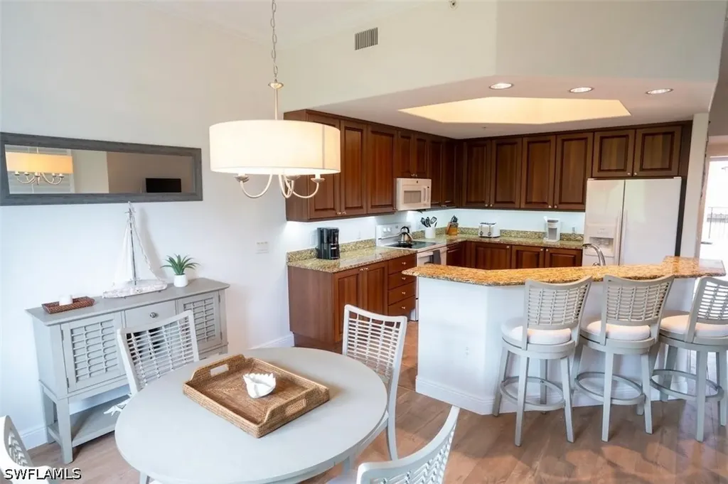 1045 Sandpiper Street Naples FL 34102