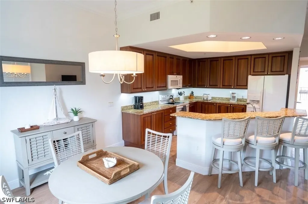 1045 Sandpiper Street Naples FL 34102