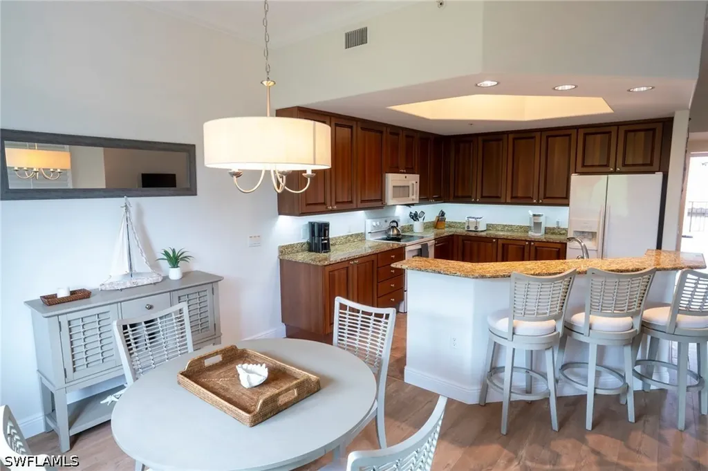 1045 Sandpiper Street Naples FL 34102