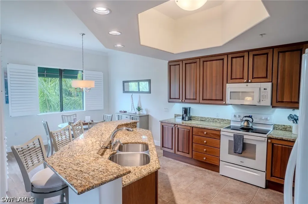 1045 Sandpiper Street Naples FL 34102