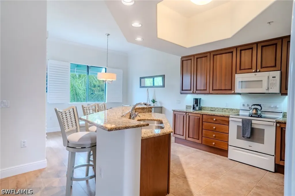 1045 Sandpiper Street Naples FL 34102