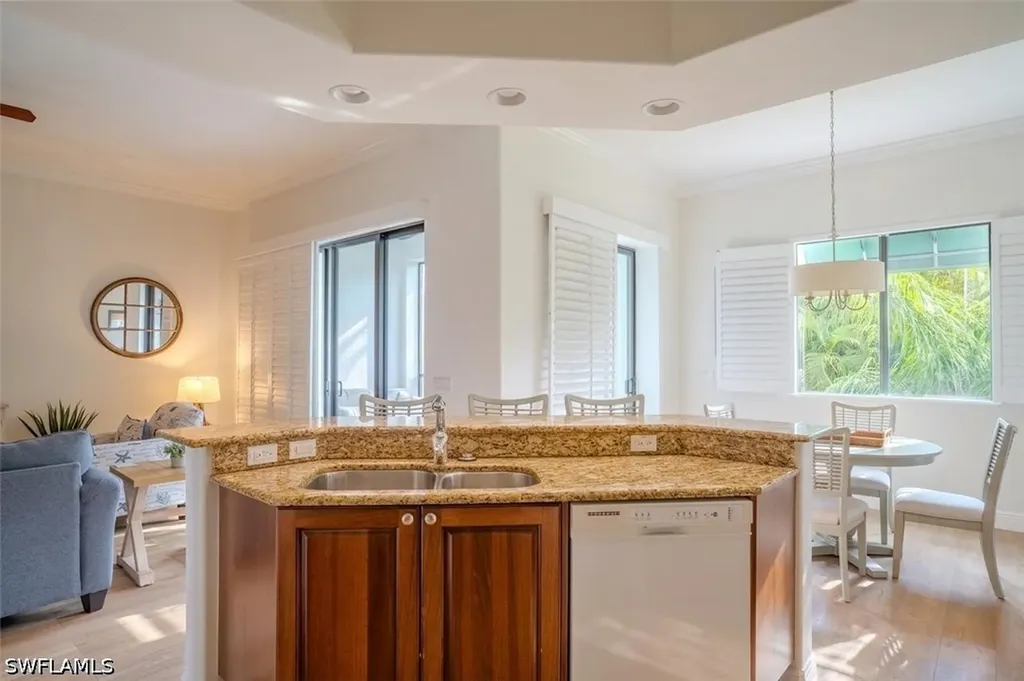 1045 Sandpiper Street Naples FL 34102