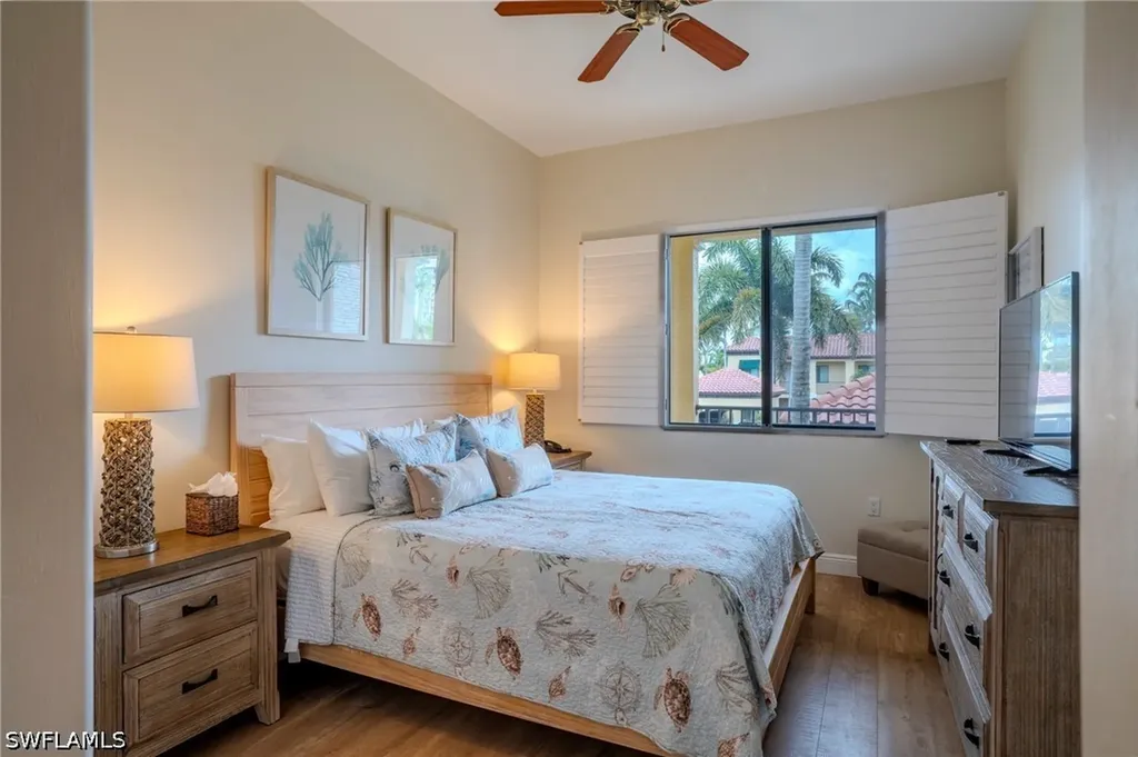 1045 Sandpiper Street Naples FL 34102