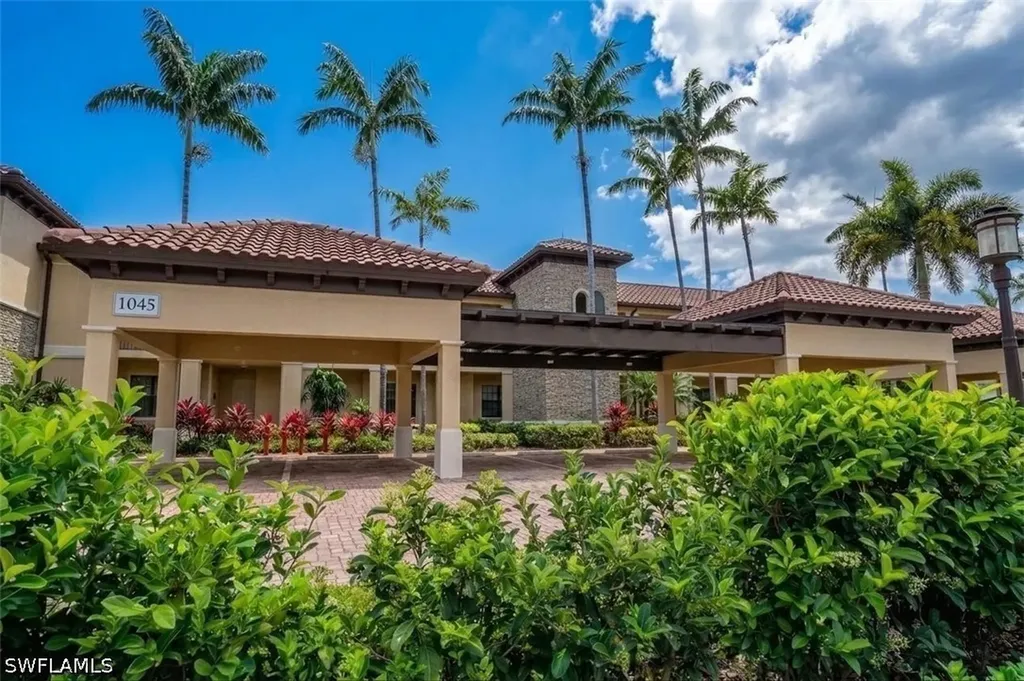 1045 Sandpiper Street Naples FL 34102