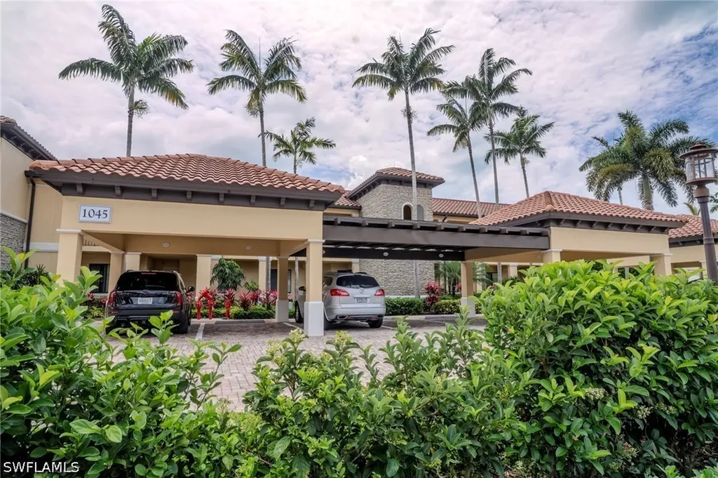1045 Sandpiper Street Naples FL 34102