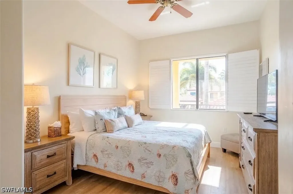 1045 Sandpiper Street Naples FL 34102