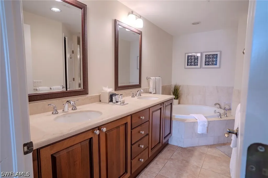 1045 Sandpiper Street Naples FL 34102