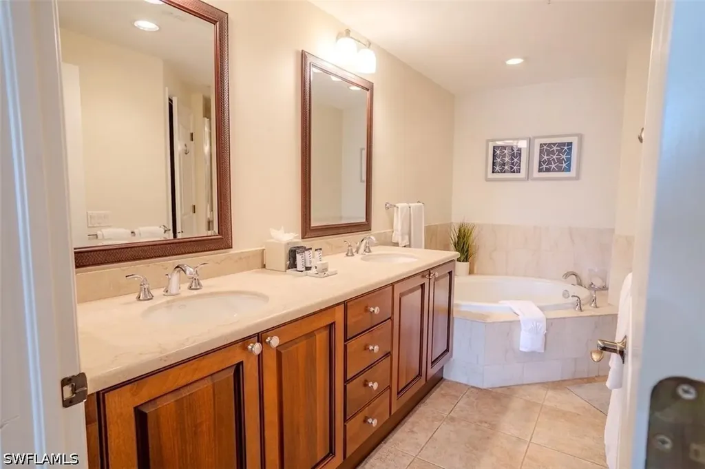 1045 Sandpiper Street Naples FL 34102