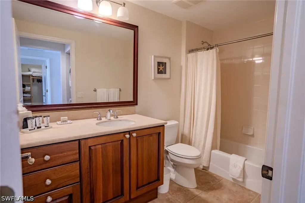 1045 Sandpiper Street Naples FL 34102