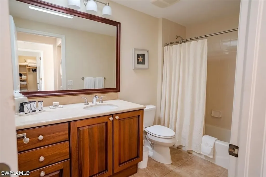 1045 Sandpiper Street Naples FL 34102