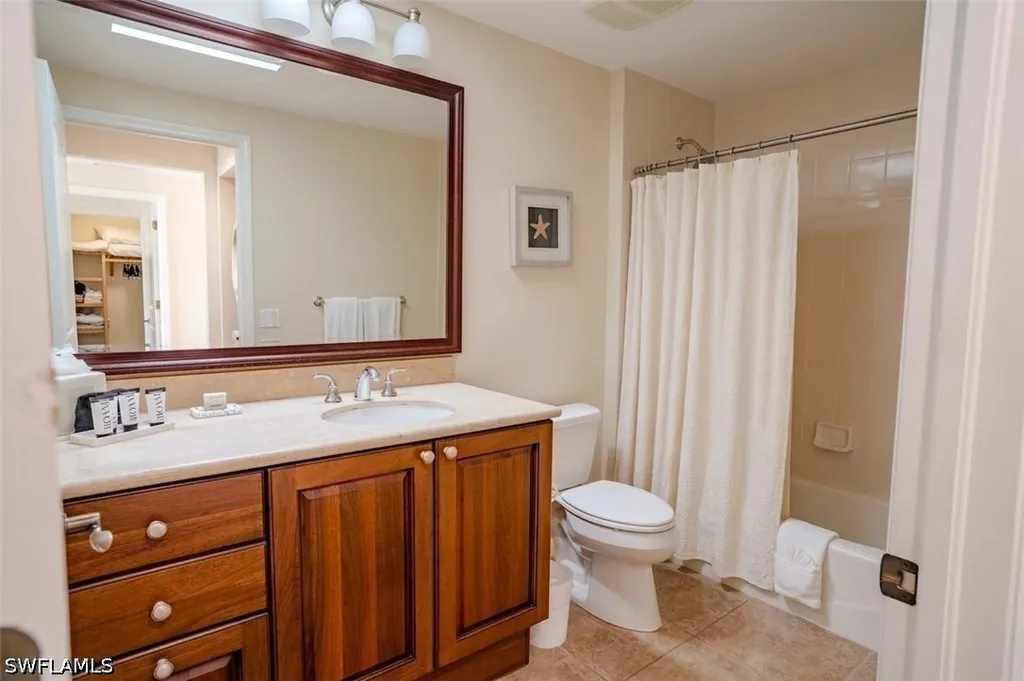 1045 Sandpiper Street Naples FL 34102