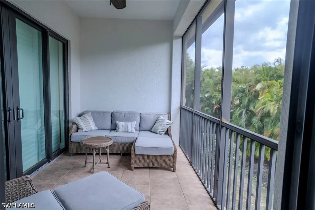 1045 Sandpiper Street Naples FL 34102