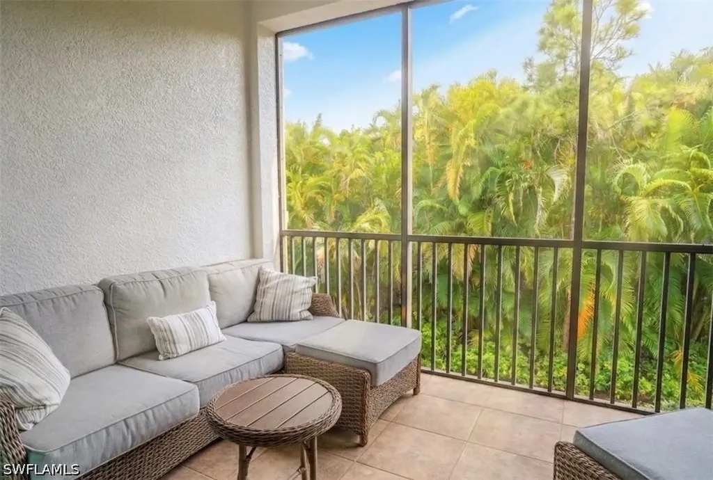 1045 Sandpiper Street Naples FL 34102