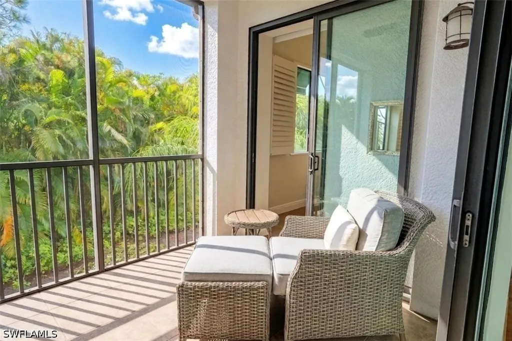 1045 Sandpiper Street Naples FL 34102