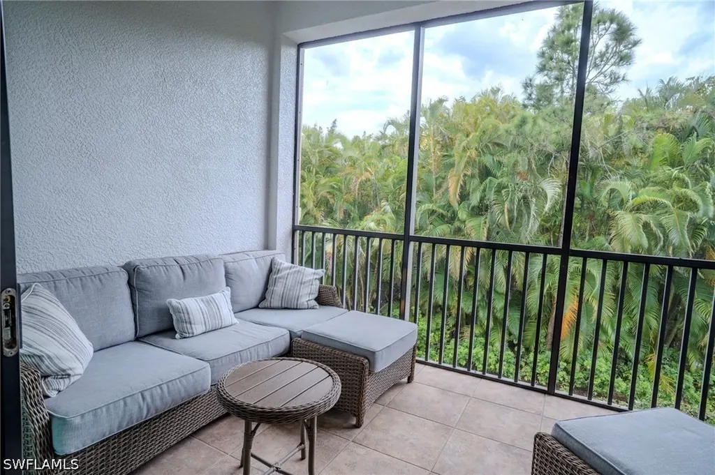1045 Sandpiper Street Naples FL 34102
