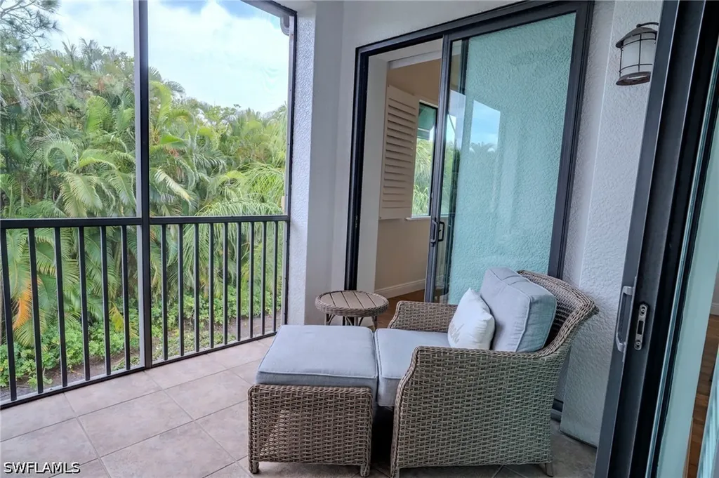 1045 Sandpiper Street Naples FL 34102