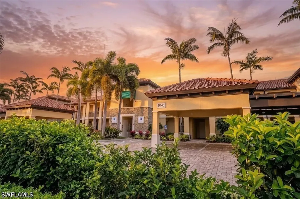 1045 Sandpiper Street Naples FL 34102